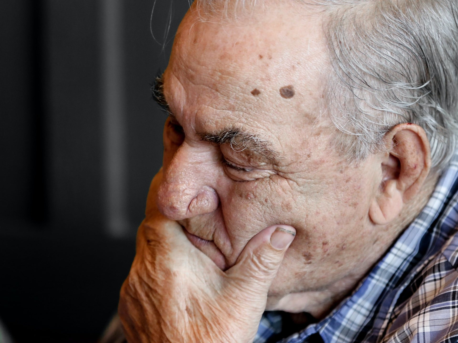Z demenco se bori več kot 55 milijonov ljudi in njihovih svojcev.