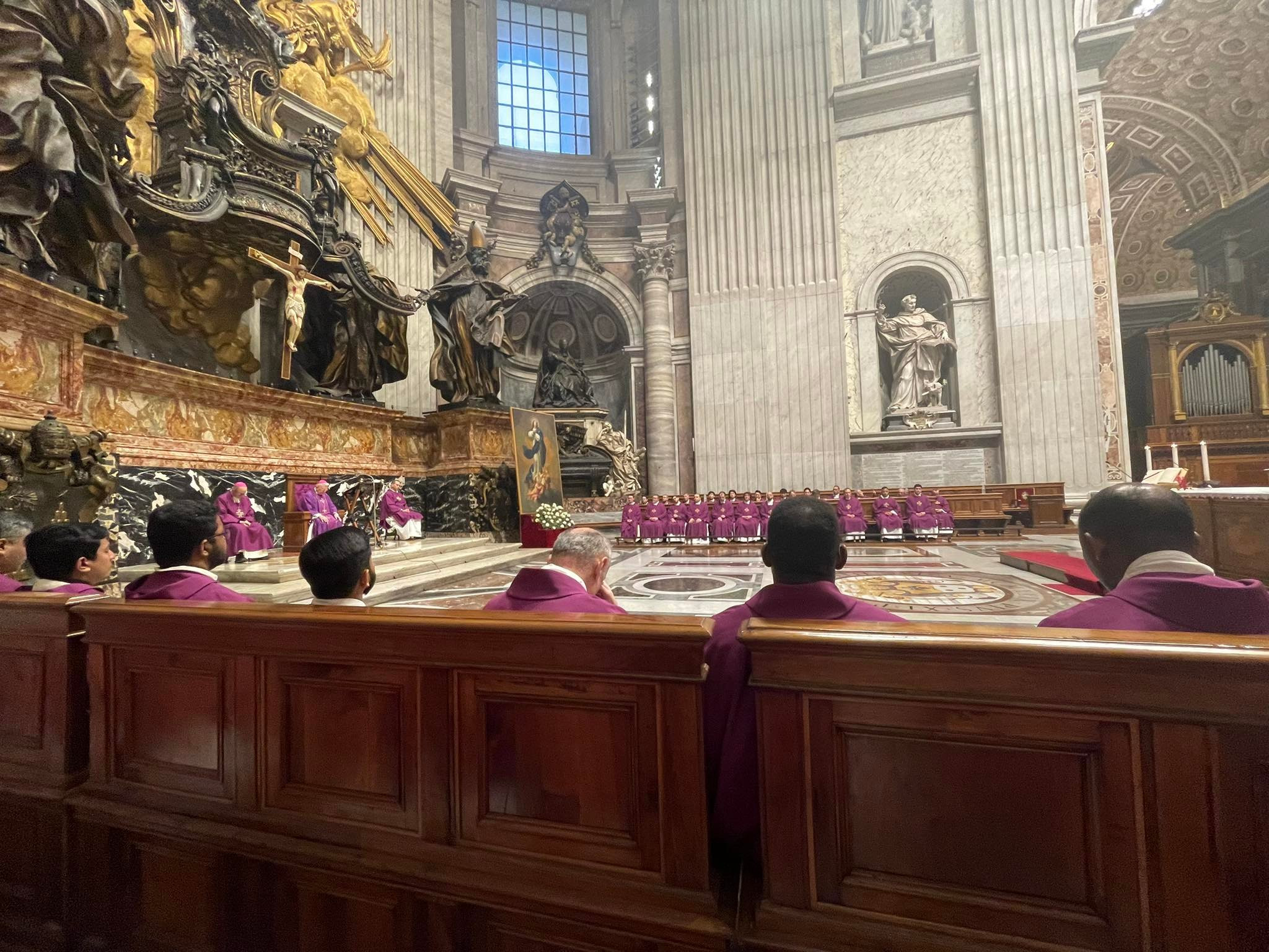 V baziliki so obhajali sveto mašo za pokojnega papeža