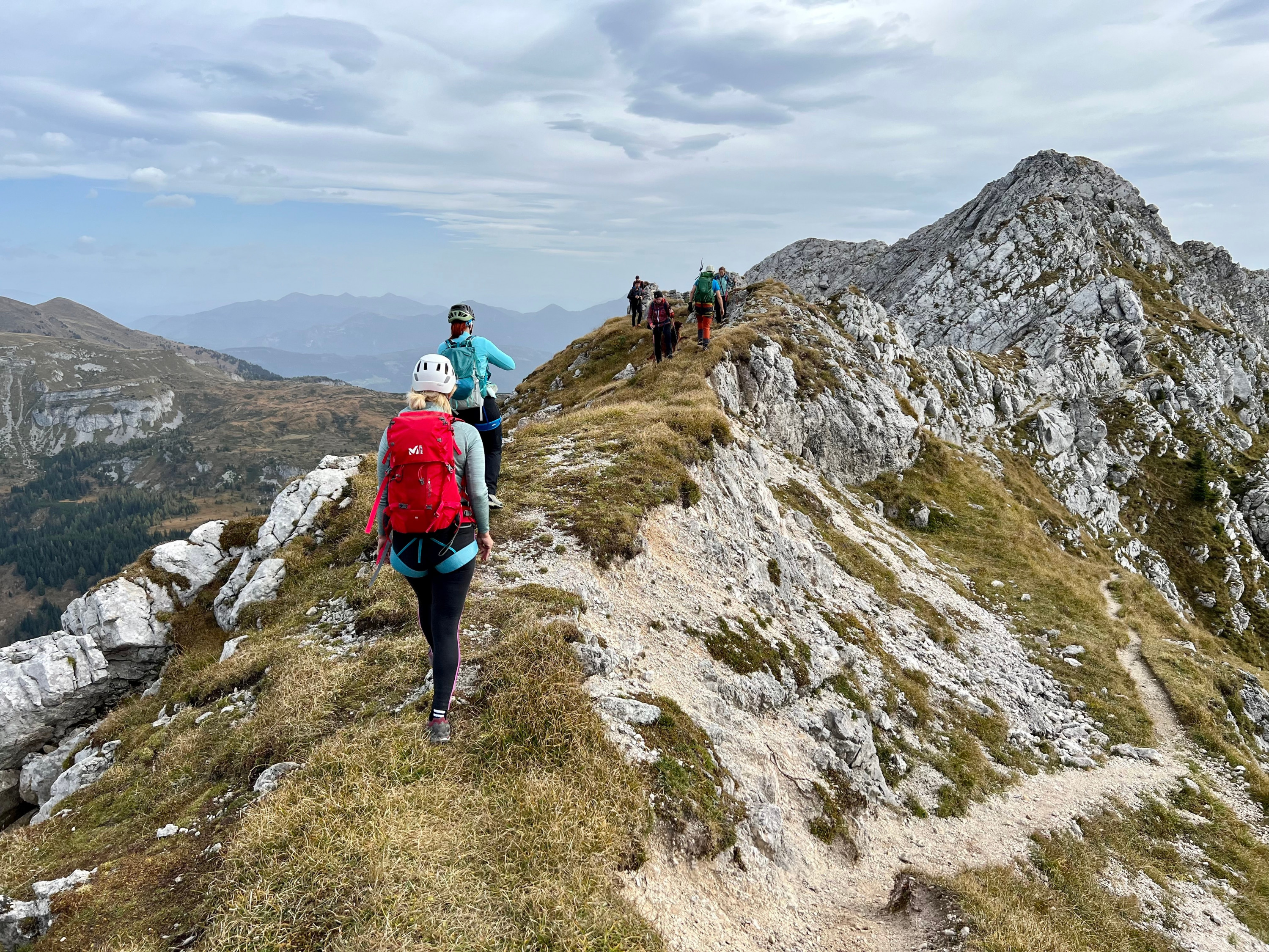 Razgledna grebenska pot proti vrhu Monte Zermule