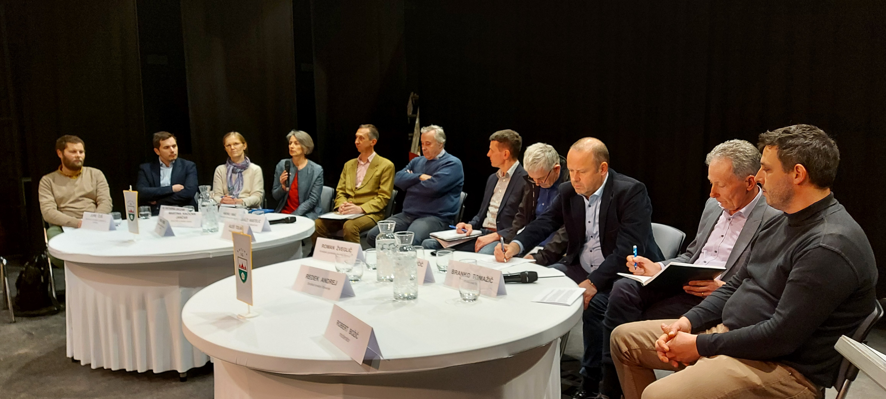 Udeleženci okrogle mize: NATURA 2000 in ali bo še možno kmetovanje na Ljubljanskem barju? na Igu