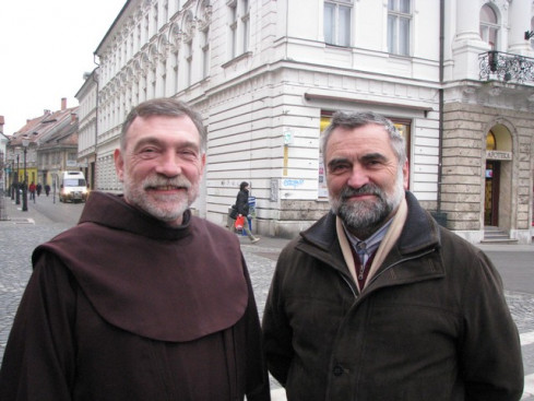 Frančiškan p. Pavel in generalni tajnik SK Imre Jerebic