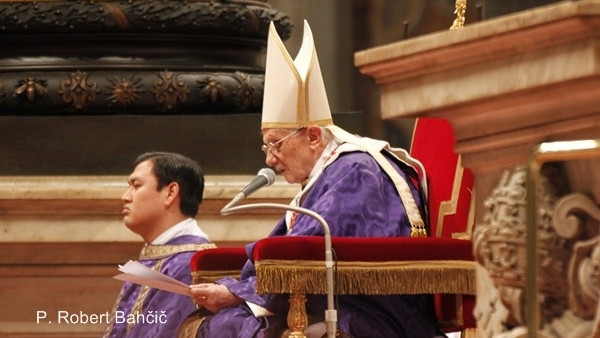 Papež Benedikt XVI. med zadnjo javno sv. mašo