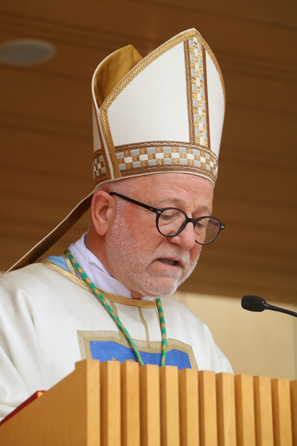 Nadškof Martin Kmetec