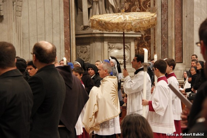 Molitev v baziliki sv. Petra