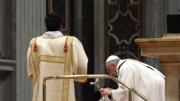 Papež Frančišek; blagoslov svetih olj