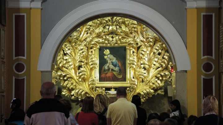 Oltar Marije Pomagaj na Brezjah