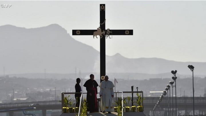 Papež je blagoslovil križ na meji med ZDA in Mehiko