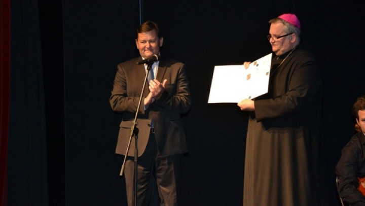 Škof Peter Štumpf je prejel priznanje občine Murska Sobota