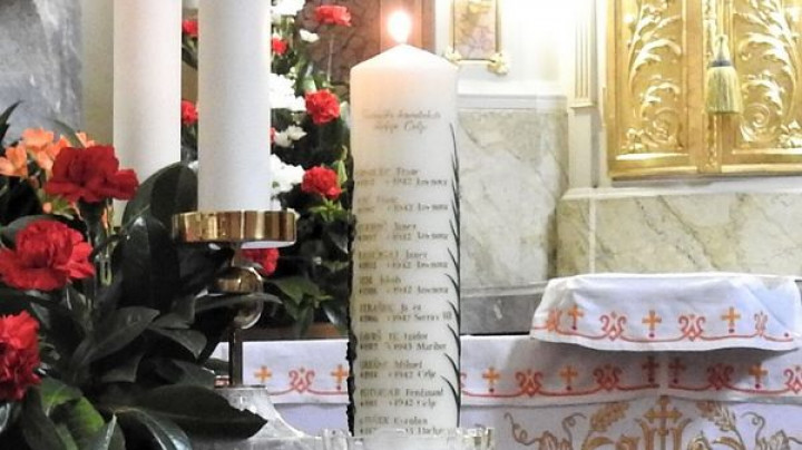 Sveča z imeni svetniških kandidatov Škofije Celje