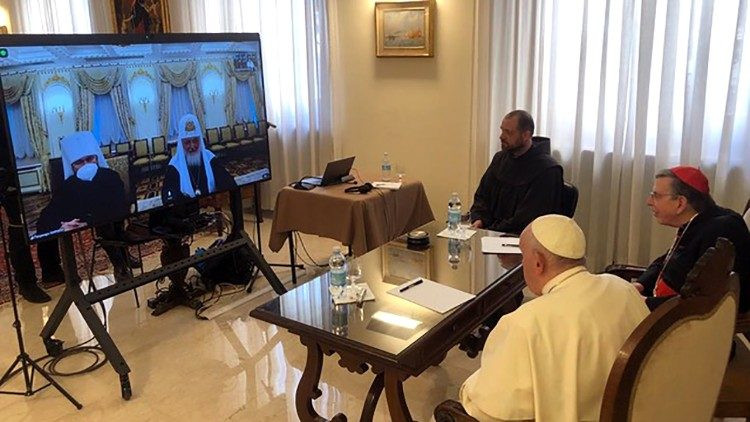 V sredo, 16. marca 2022, je potekal video pogovor med papežem Frančiškom in Kirilom, patriarhom Moskve in vse Rusije.