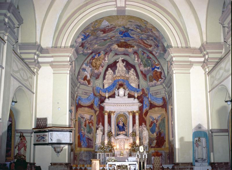 Glavni oltar v cerkvi Marije Tolažnice žalostnih v Logu pri Vipavi