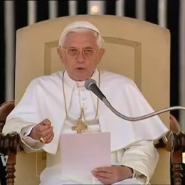Benedikt XVI. avdienca sedi gleda naprej (photo: CTV)