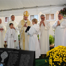 Spomin na škofa Rožmana v Cleveladu s škofom Pevcem (photo: Clevelandslovenian.com)