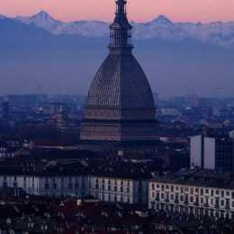 Središče mesta Torino s stavbo Mole Antonelliana (photo: Wikipedia)
