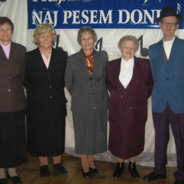 Pevci Folklornega društva Rožmarin Dolena (photo: Vesna Sever)
