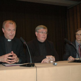 Prof. Jean Claude Hollerich, škof msgr. dr. Anton Jamnik in prof. dr. Branko Klun (photo: Jože Pavlič, TuSŠK)