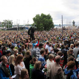 Množica na pohodu miru v Oslu (photo: Wikipedia)