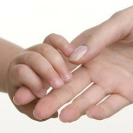 Zakonci, pa tudi istospolni partnerji, po zakoniku svobodno odločajo o rojstvu otrok (photo: www.visualphotos.com)
