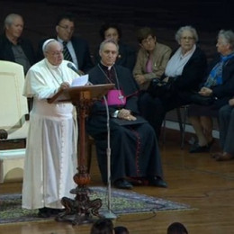 Papež Frančišek med nagovorom družinam (photo: CTV)