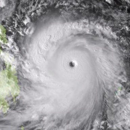 Tajfun Haiyan pred Filipini. (photo: newsnationalgeographic.com)