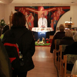 Kapela KC - polna ljudi združenih v molitvi (photo: Izidor Šček)