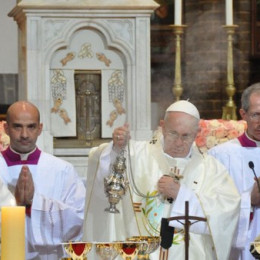 Papež Frančišek daroval mašo za spravo in mir (photo: http://popekorea.catholic.or.kr)