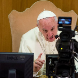 papež povezan z mladimi (photo: Radio Vatikan)