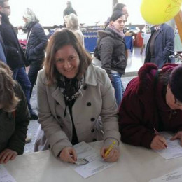 Podpis za referendum je oddala tudi predsednica Društva SKAM Marta Habe (photo: SKAM)