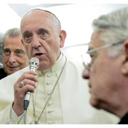 papež na letalu z novinarji (photo: Radio Vatikan)