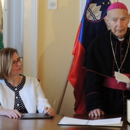 Škof Jožef Smej ob prejemu odlikovanja Madžarske (photo: PIR)