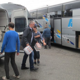 Nalaganje avtobusov (photo: Izidor Šček)