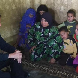 Cameron obiskal sirska begunska taborišča (photo: Twitter)