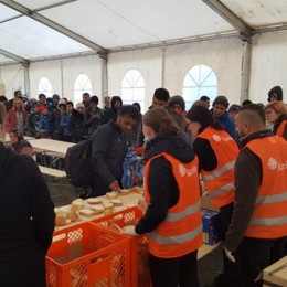 Pomoč beguncem s strani prostovoljcev Karitas v Šentilju (photo: Slovenska Karitas)