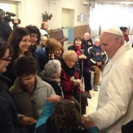 Papež med ostarelimi (photo: Radio Vatikan)