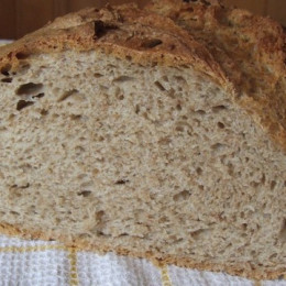 Hlebec domačega kruha (photo: Robert Božič)