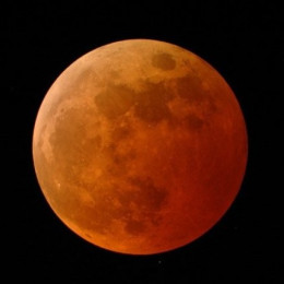 Lunin mrk - rdeča barva Lune (photo: ARO)