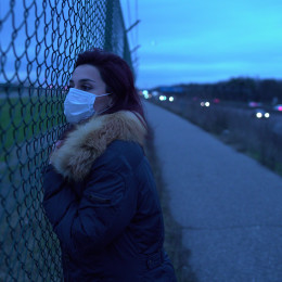 Omejiti okužbo? (photo: Dimitri Karastelev / Unsplash)