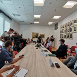 Zbrani na novinarski konferenci Slovenske medicinske akademije (photo: ARO)