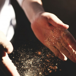 Zakaj jesti pepel, če lahko božansko dober kruh? (photo: Pixabay)