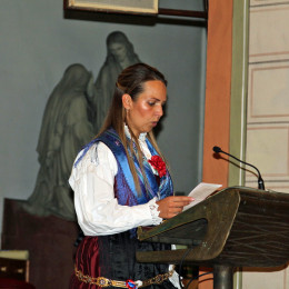 Bevkovo pesem o Mariji žalostni je prebrala Helena (photo: Arhiv slovenske župnije v Frankfurtu)