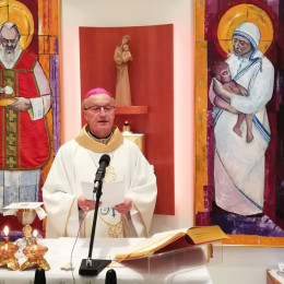 Škof dr. Anton Jamnik je daroval 26. obletno zahvalno sveto mašo (photo: Izidor Šček)