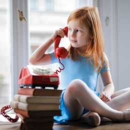 Zakaj pa ne pokličeš in vprašaš? (photo: Andrea Piacquadio / Pexels)