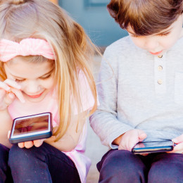 Naj otroke in mlade ne vzgaja mobilni telefon (photo: McKaela Taylor / Unsplash)
