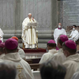 Papež med mašo z evropskimi škofi (photo: Vatican News)