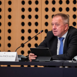 Minister za gospodarski razvoj in tehnologijo ZDravko Počivalšek (photo: Žan Kolman, UKOM)