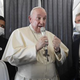 Papež na letalu (photo: Divisione Produzione Fotografica)