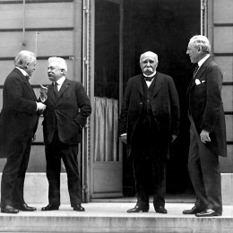 Veliki štirje na pariški mirovni konferenci leta 1919: Lloyd George, Vittorio Orlando, Clemenceau in Woodrow Wilson.  (photo: Edward N. Jackson (US Army Signal Corps), Public domain, via Wikimedia Commons)