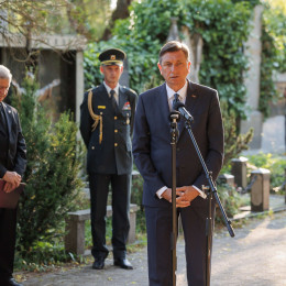 6* Predsednik republike Borut Pahor se bo udeležil žalne slovesnosti ob Lipi sprave na ljubljanskih Žalah, kjer bo položil venec in imel tudi slovesnosti govor; Pokopališče Žale, LJUBLJANAFoto: Nebojša Tejić/STA (photo: Nebojsa TEJIC / STA)