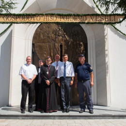 Predsednik Pahor se je udeležil blagoslovitve obnovljene cerkve (photo: Urad predsednika republike)