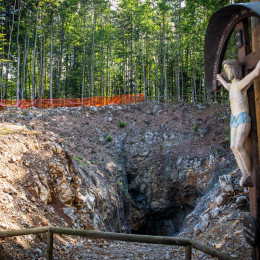 Brezno pod Macesnovo gorico (photo: Kabinet Vlade Republike Slovenija)